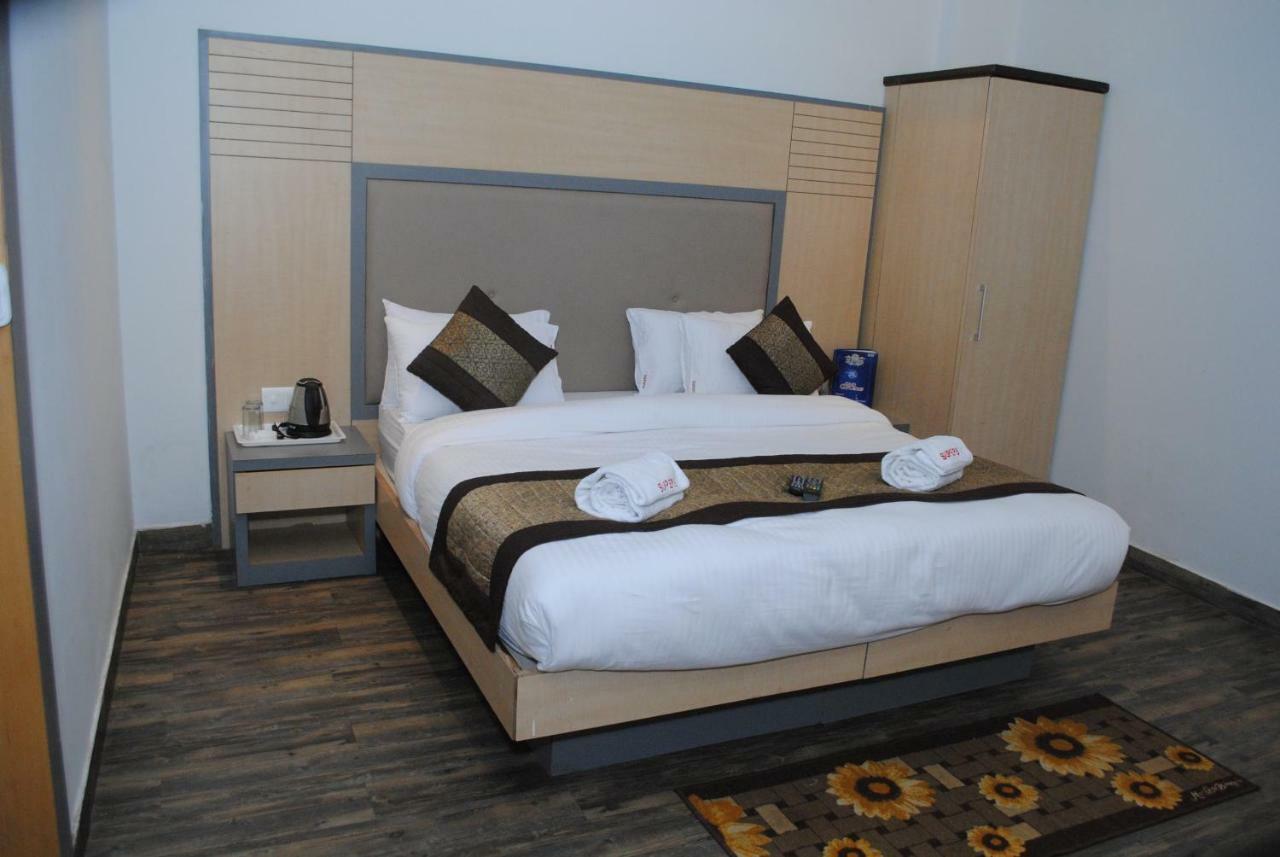 Hotel Superb 5 Mins Walk From New Delhi Station Exterior photo